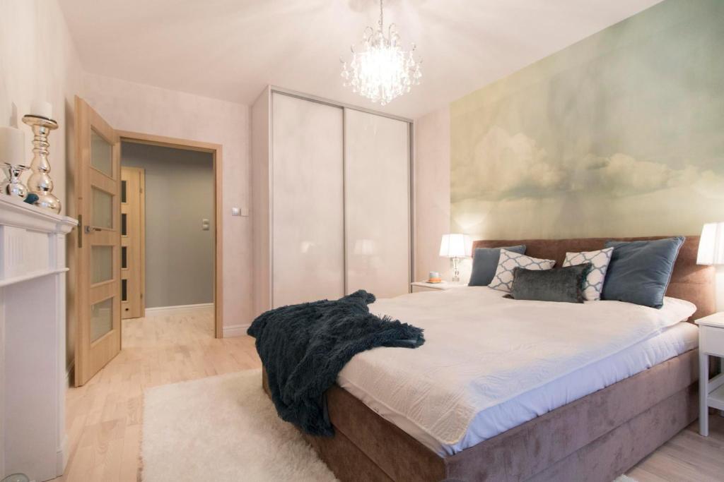 Postel nebo postele na pokoji v ubytování Kings City - Skawińska Apartment