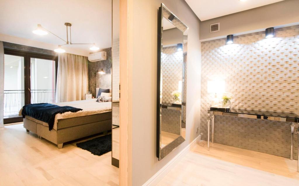 Postel nebo postele na pokoji v ubytování Kings City - Skawińska Apartment