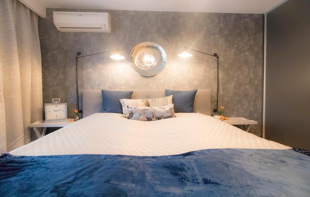 Postel nebo postele na pokoji v ubytování Kings City - Skawińska Apartment
