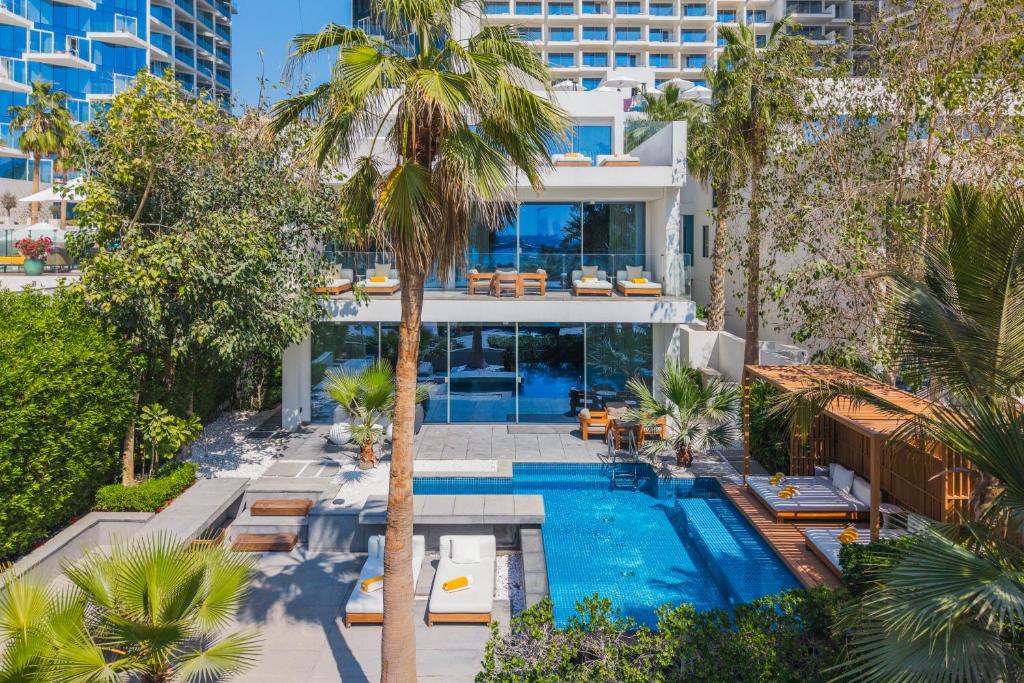 FIVE Palm Beachfront Villa -Private Pool & Jacuzzi, Panoramic Views, by Exclusive Holiday Homes