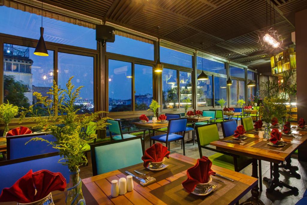 Restaurace v ubytování Hanoi La Selva Hotel