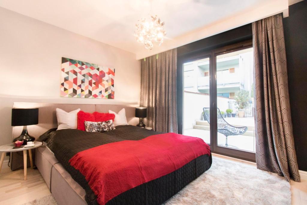 Postel nebo postele na pokoji v ubytování Kings City - Skawińska Apartment