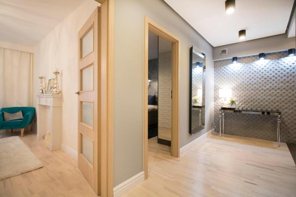 Postel nebo postele na pokoji v ubytování Kings City - Skawińska Apartment