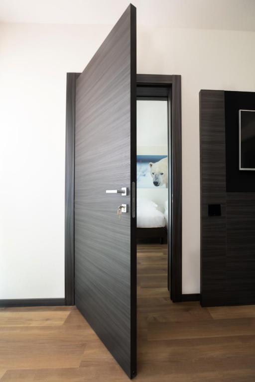 Life Hotel - Two-Bedroom Deluxe Apartment