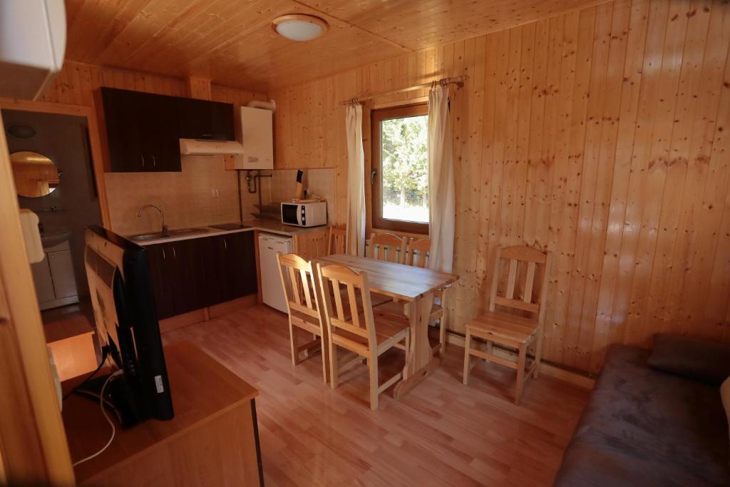 Kuchyň nebo kuchyňský kout v ubytování Camping Valle de Hecho