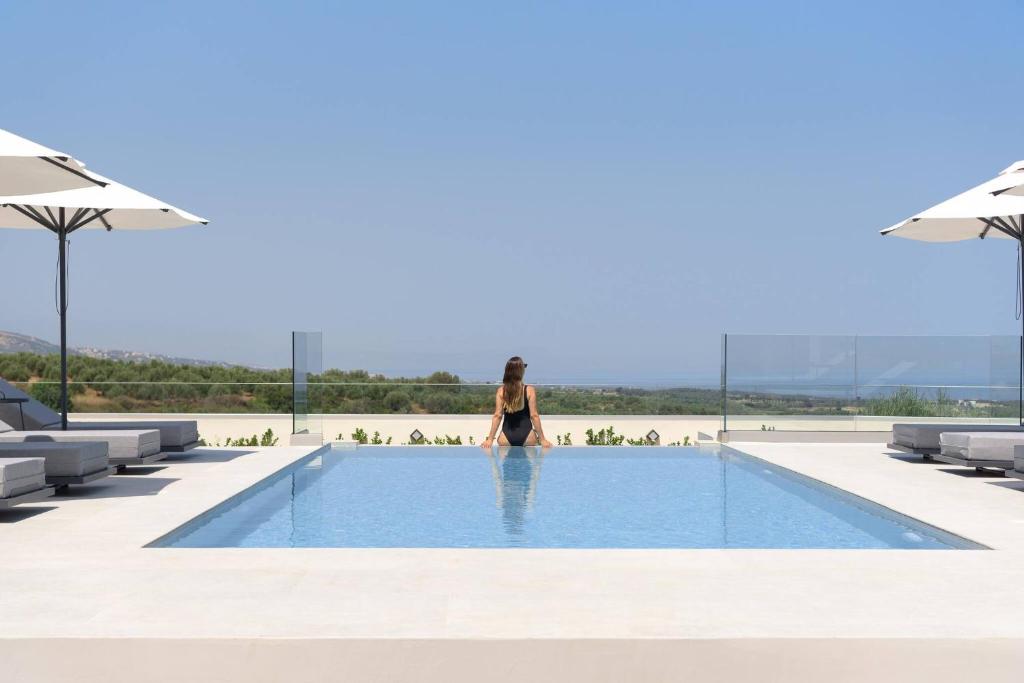 Caelum Villa with Heated Pool, By Hellocrete