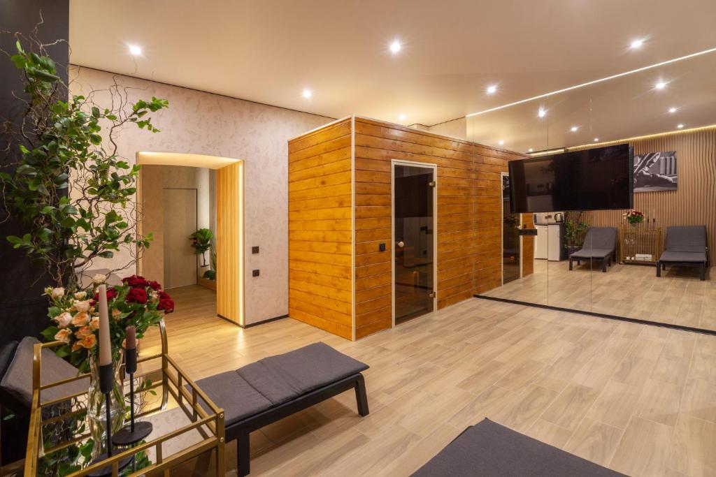 Royal Luxury Apartment with Sauna and Jacuzzi фото 4