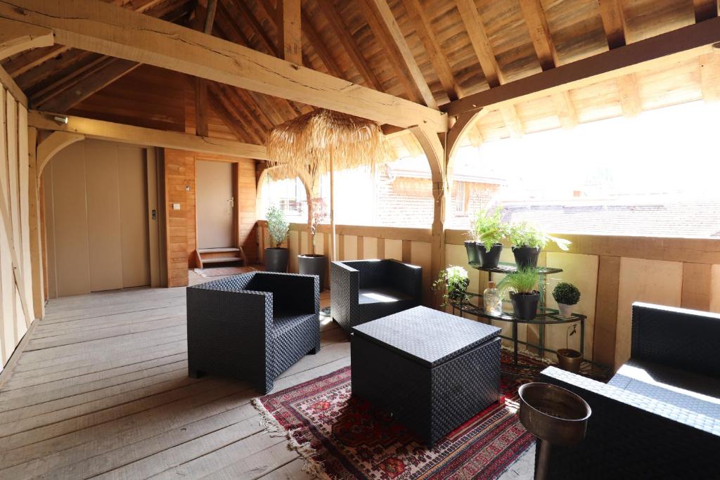 a living room with chairs and a table at Duplex Sainte Trinité - Troyes Centre Historique in Troyes
