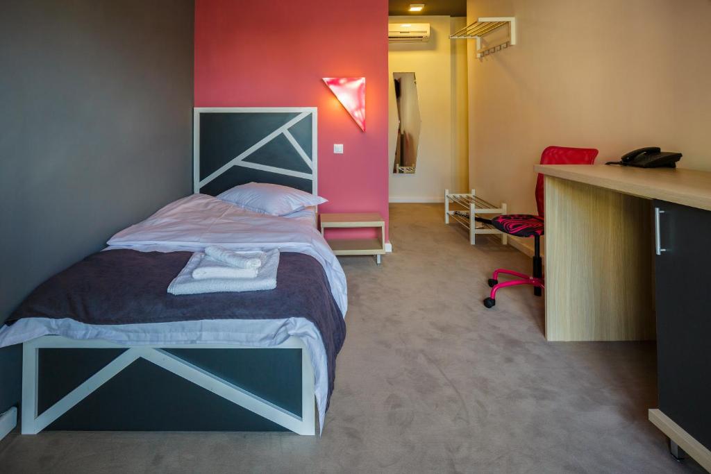Net Hotel Pitesti - Einzelzimmer Mit Balkon