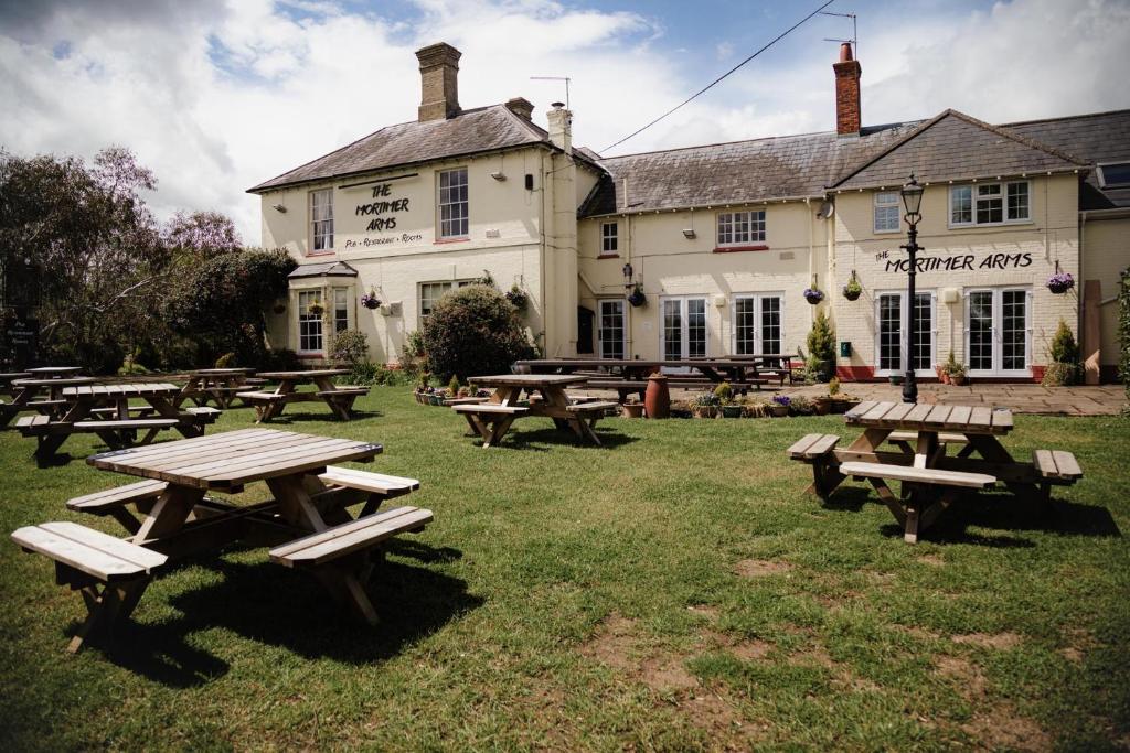 a group of picnic tables in front of a building at The Mortimer Arms in Romsey