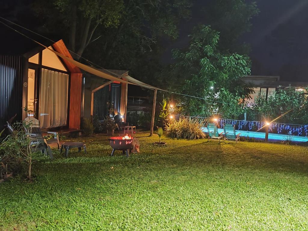 a backyard at night with a fire pit in the yard at Refugios de Rio Ilo in Concepción del Uruguay
