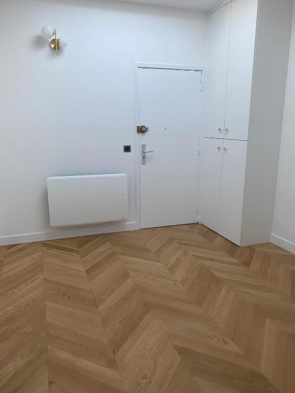 Bright studio on the 5th floor Grands Boulevards