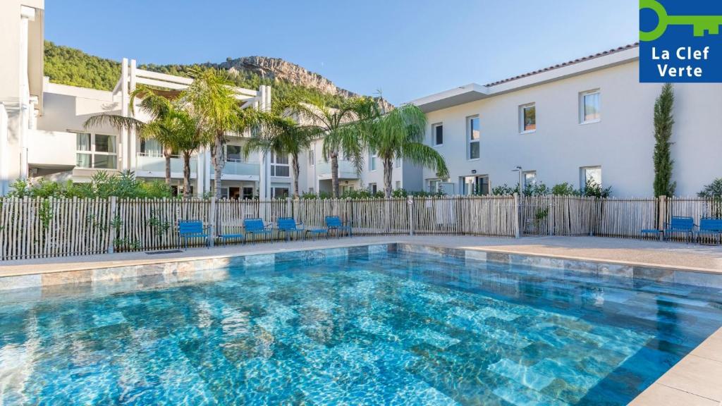 a swimming pool in front of a apartment building at Résidence Pierre et Vacances Cap Cassis Calanques in Roquefort-la-Bédoule