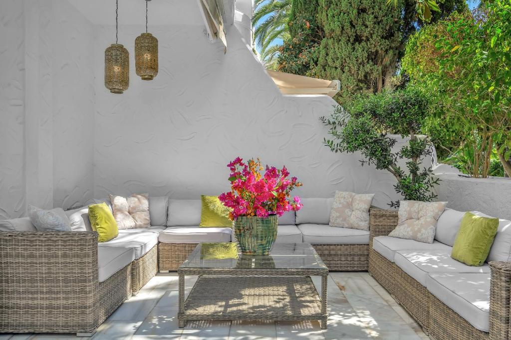 Marbella Real - Stylish 2 Bedroom Apartment by Finest Rentals