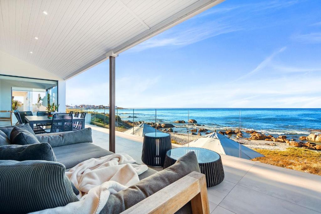 a living room with a view of the ocean at Villa View in Stompneusbaai