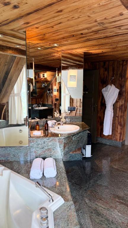Hôtel La Maison Bleue par Yoann CONTE - Junior Suite Con Vistas Al Lago