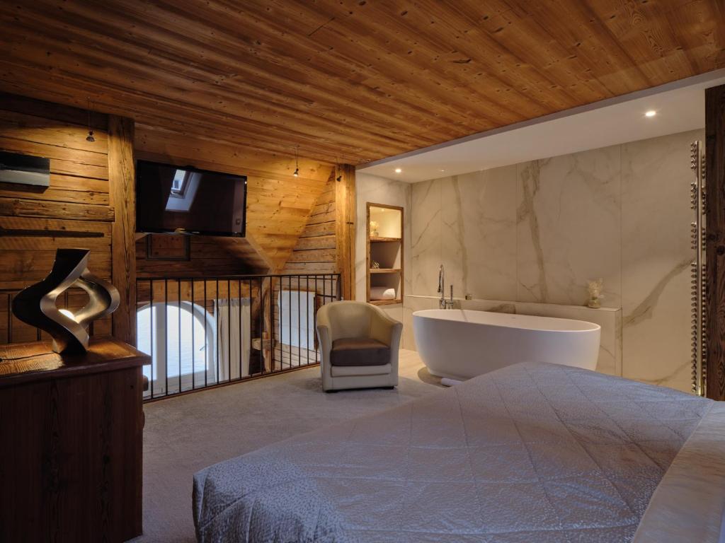 Hôtel La Maison Bleue par Yoann CONTE - Suite Familiar Con Vistas Al Lago