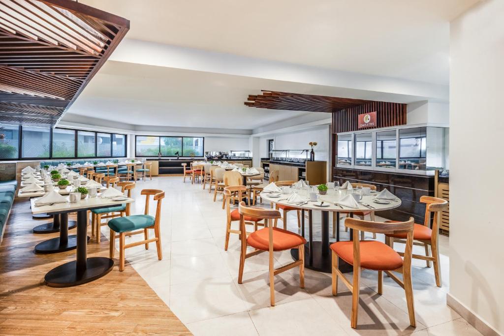 Un restaurante o sitio para comer en Sunvivia by Fiesta Americana Mazatlán