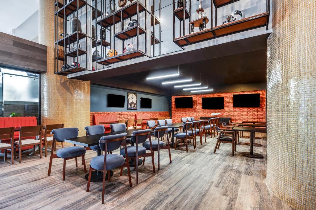 Un restaurante o sitio para comer en Sunvivia by Fiesta Americana Mazatlán