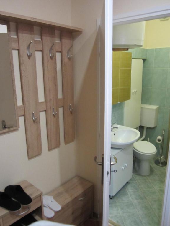 A bathroom at Dudi Apartman