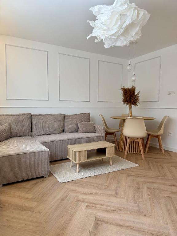 a living room with a couch and a table at Apartament pod Ratuszem - Kluczbork in Kluczbork