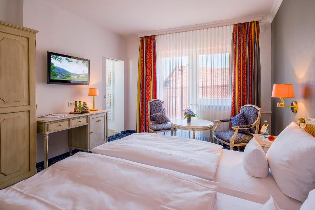 Postel nebo postele na pokoji v ubytování Hotel Krone
