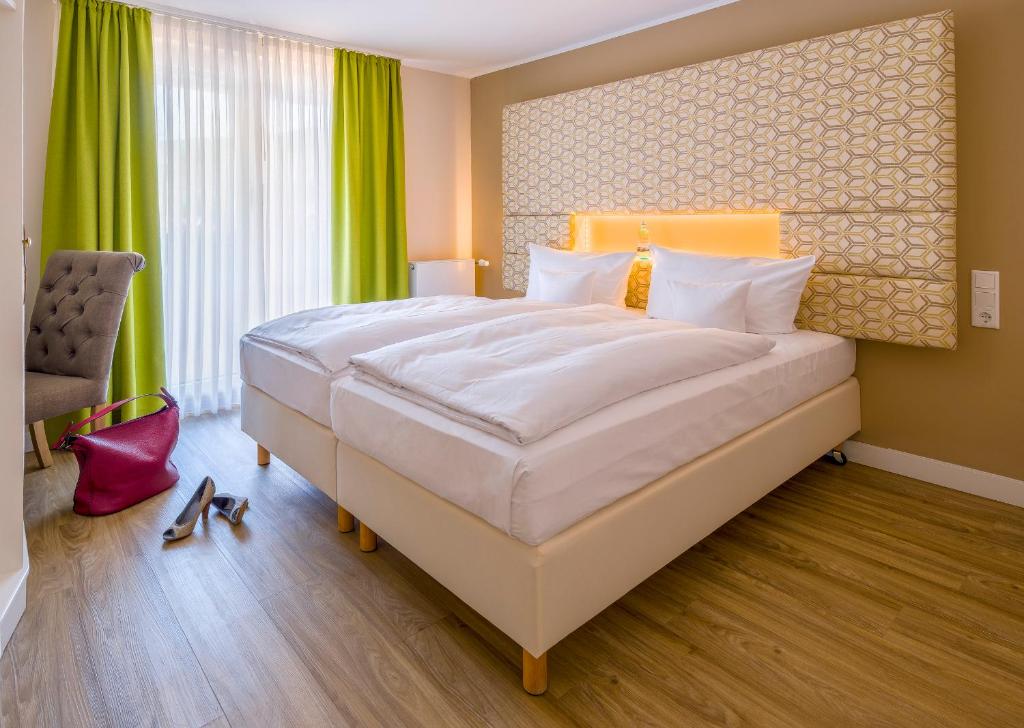 Postel nebo postele na pokoji v ubytování Hotel Krone