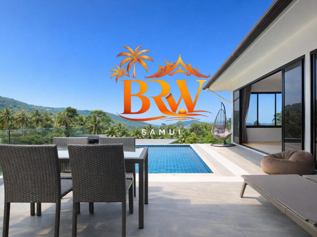 eine Villa mit Esstisch und Swimmingpool in der Unterkunft BRW Samui in Bophut 
