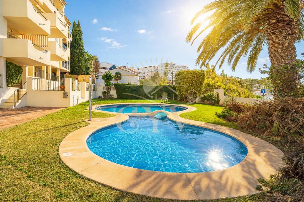 CYV - Simple living near beach with pool.