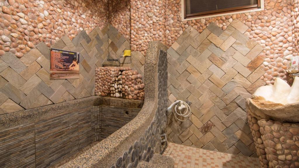 Koupelna v ubytování Shankou Hotspring Hotel
