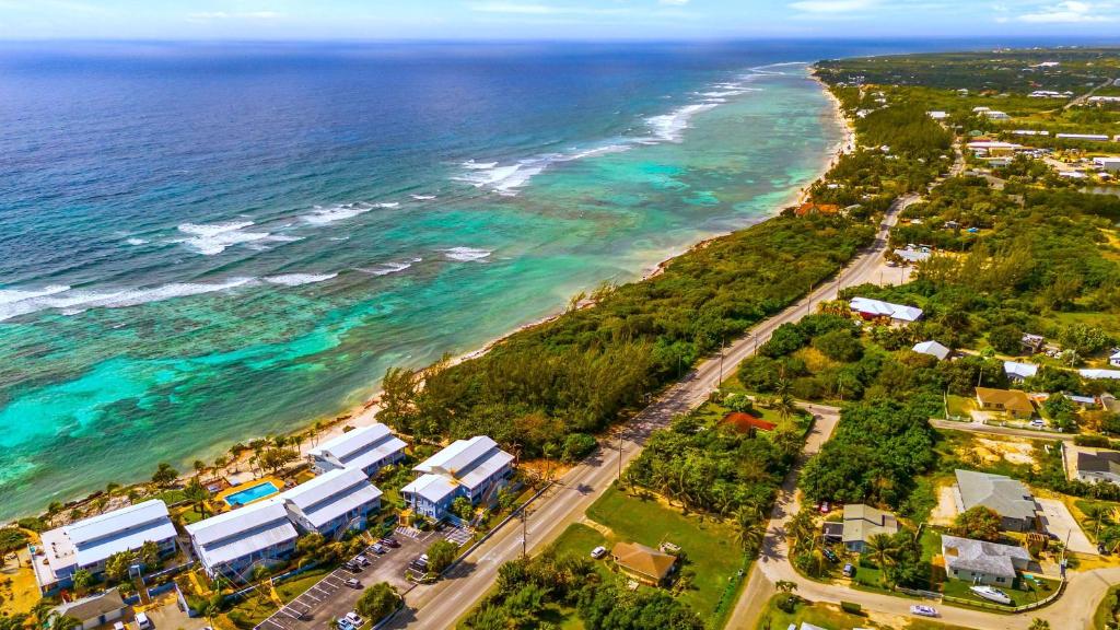 Moon Bay 2 Bdr Beachfront Condo with Pool and Tennis