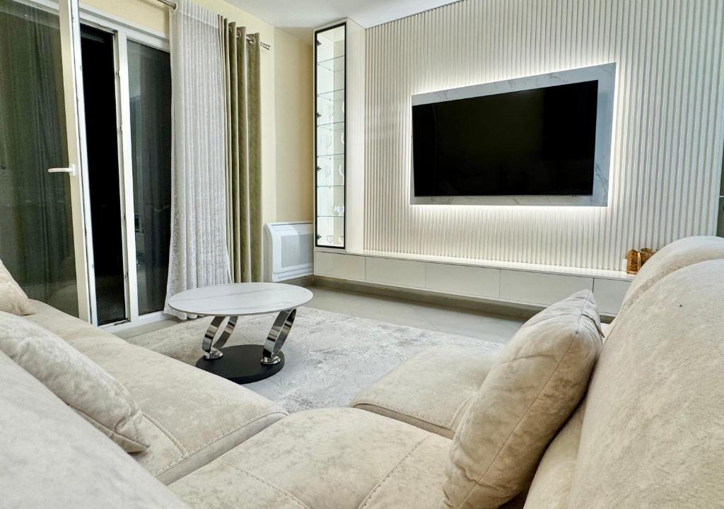 Mason Apartment