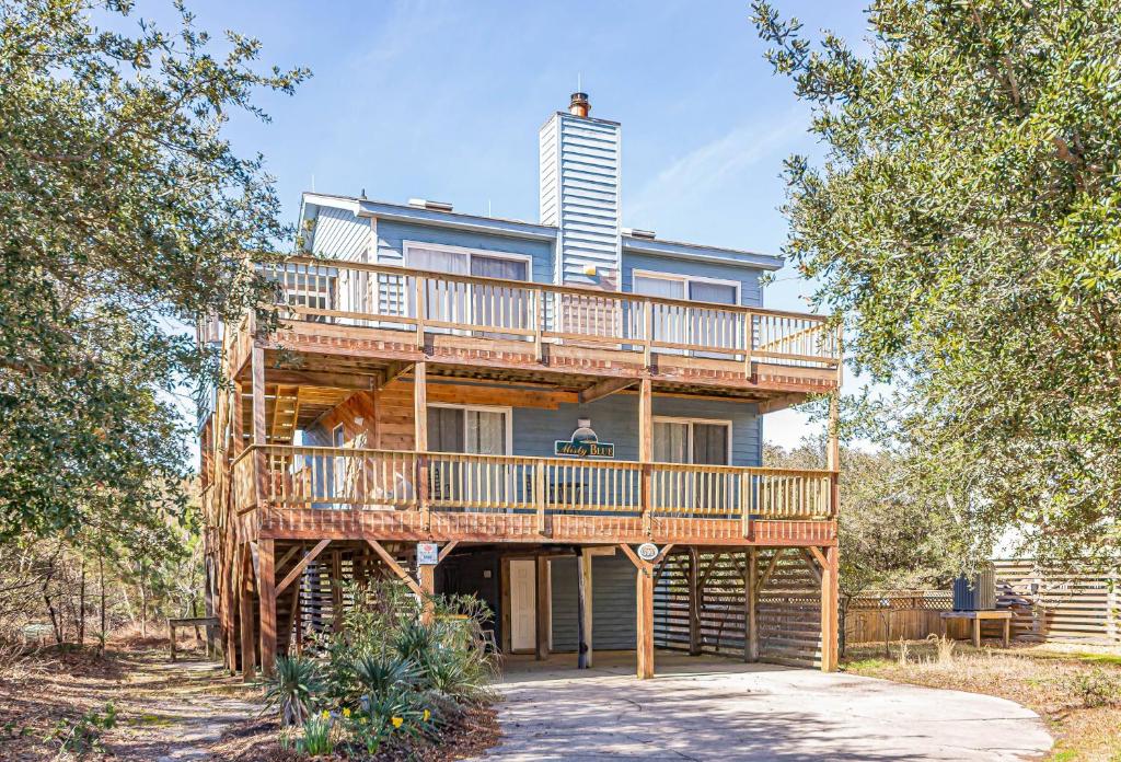 a tree house with a deck on the side of it at Misty Blue - Corolla, Ocean Sands, 200 Yards to Beach, Ocean View, Pets OK, Flex Stays Year Rnd in Corolla