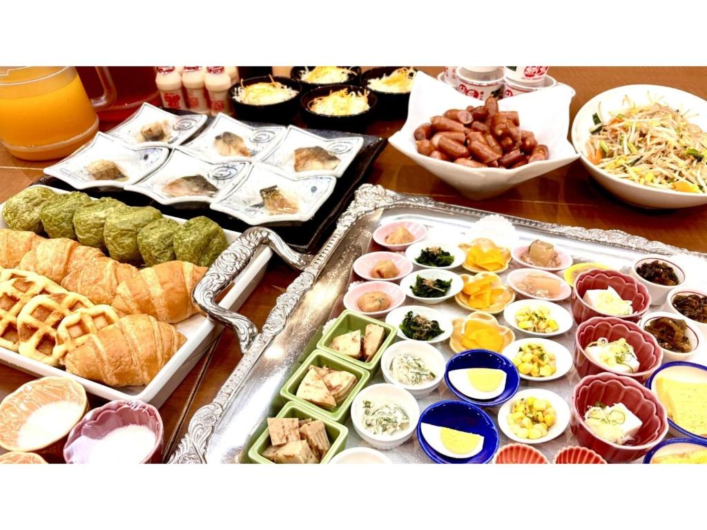 a table with many different types of food on it at Royal Hotel Uohachi - Vacation STAY 71042v in Toyota