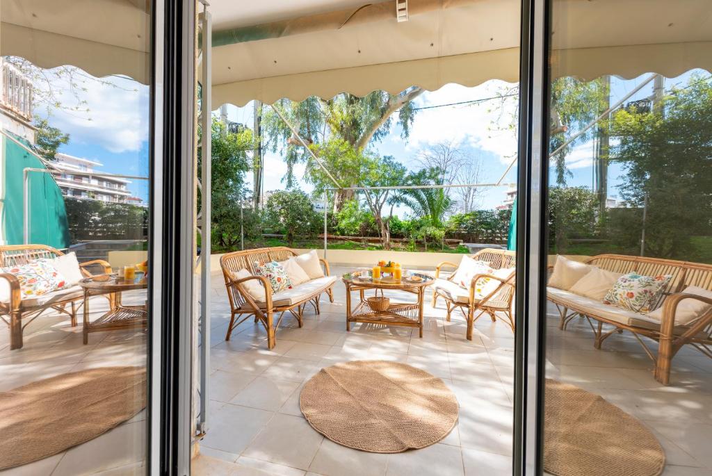 2b apartment beyond a house Glyfada center