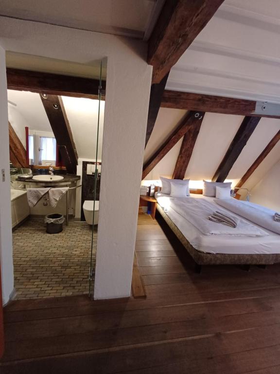 Schiefes Haus - Standard King Room