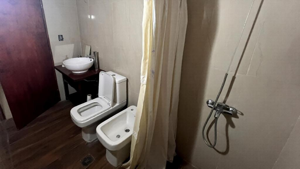 a bathroom with a toilet and a sink at Blend- Casa descanso Cafayate in Cafayate
