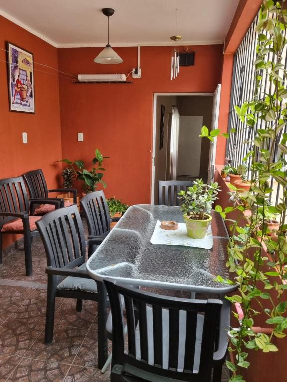 a table and chairs on a patio with orange walls at Espacio Verde in Salta