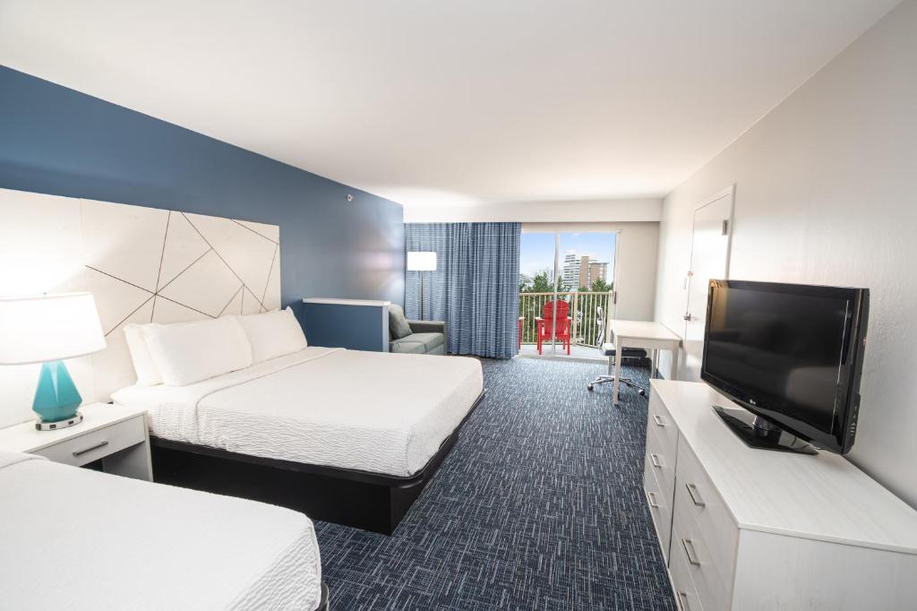 Bonita Beach Hotel - 