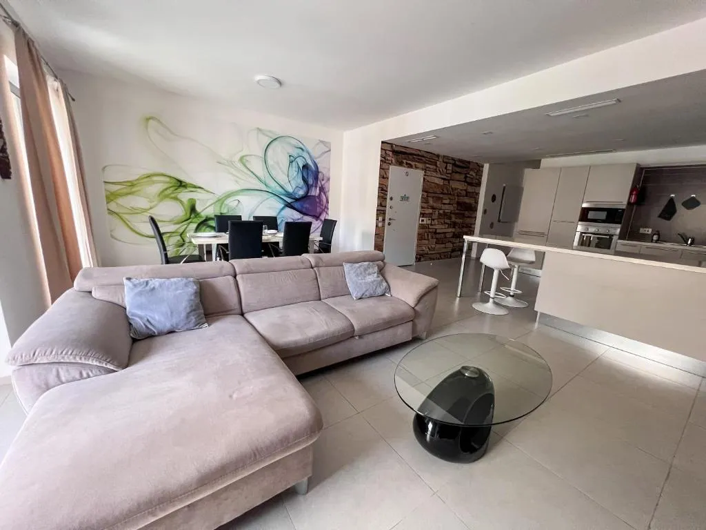 Spacious 2BR by Spinola Bay - St Julians