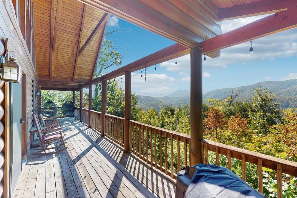 Mtn View Cabin Sleeps 6 Fireplaces Screened Patio, Sevierville (updated ...