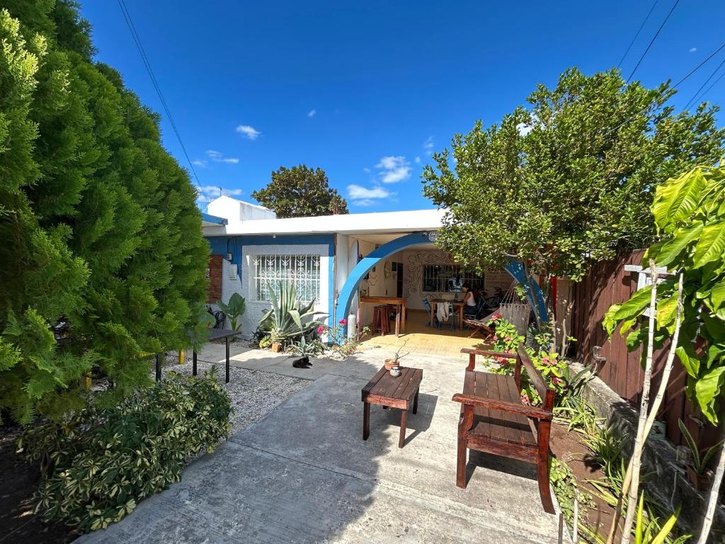 a backyard with two benches and a house at Casa Samay in Cozumel