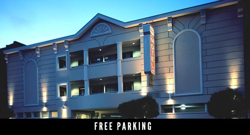 Nob Hill Motor Inn -Newly Updated Rooms! photo