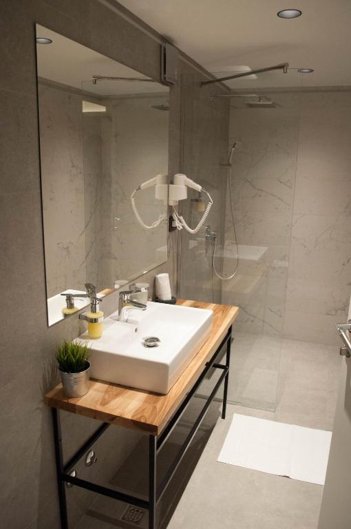 Nomad Luxury Suites - Studio Apartment