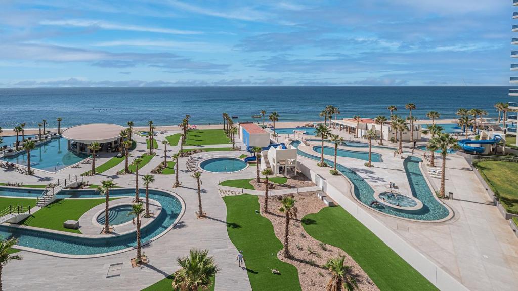 Luftaufnahme eines Ferienresorts mit Meerblick in der Unterkunft Encanto de Cortes in Playa Encanto