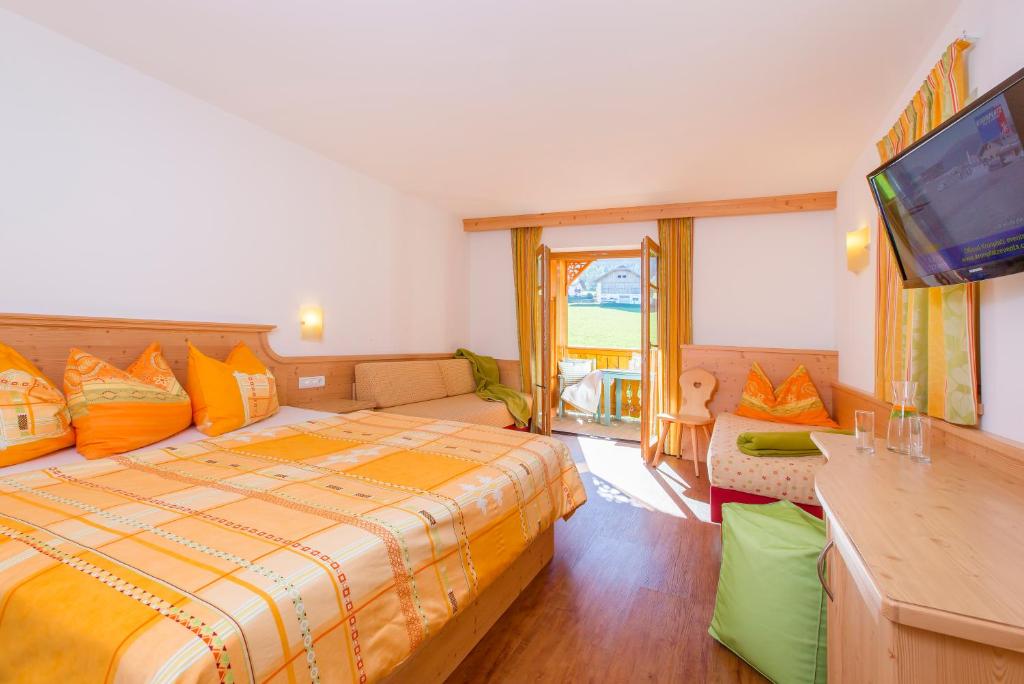Łóżko lub łóżka w pokoju w obiekcie Hotel Lindnerhof