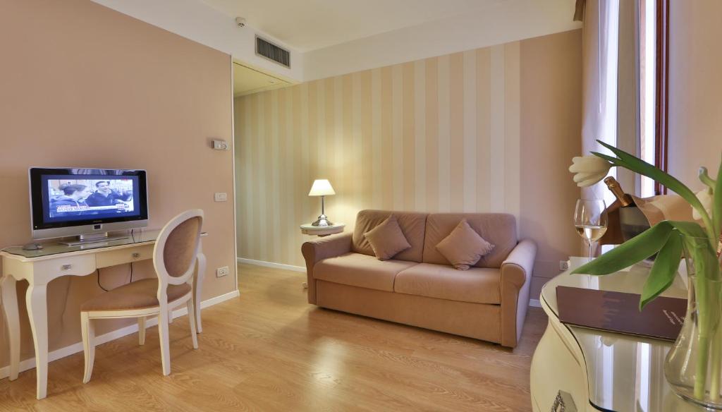 TV a/nebo společenská místnost v ubytování Bonotto Hotel Belvedere