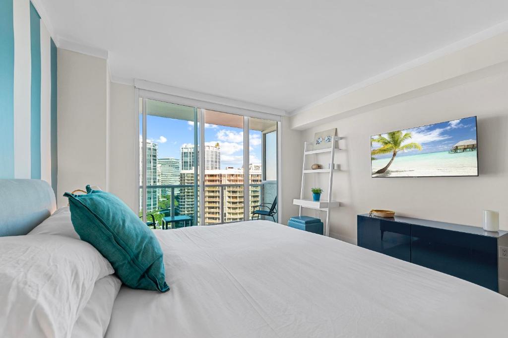 a bedroom with a large bed and a large window at Arya Hotel & Suites in Miami