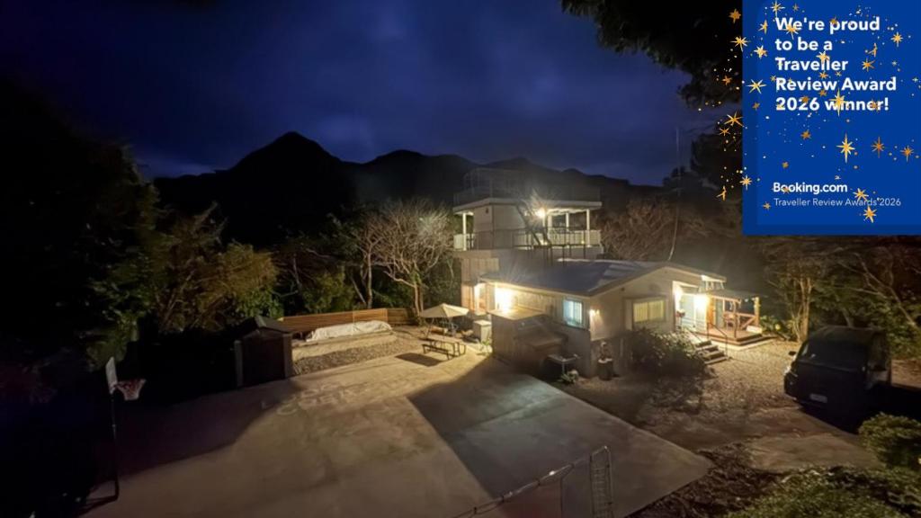 a house at night with the lights on at Lodge Crea in Ujimi