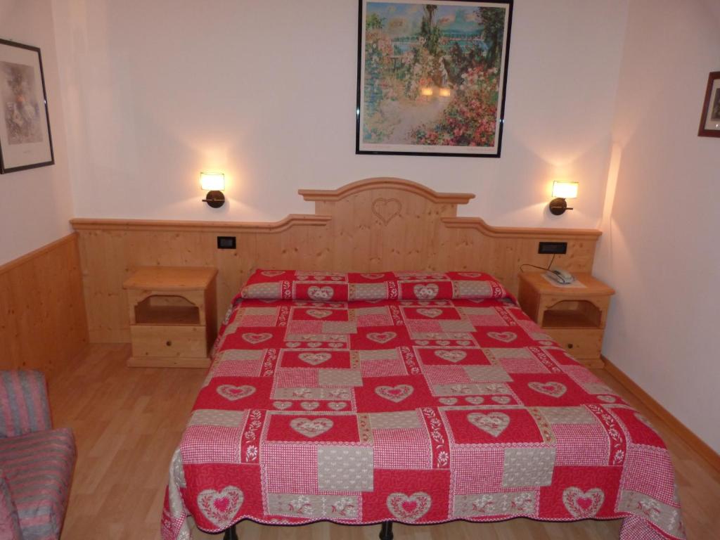 Postel nebo postele na pokoji v ubytování Hotel ai Tre Ponti - Dolomiti